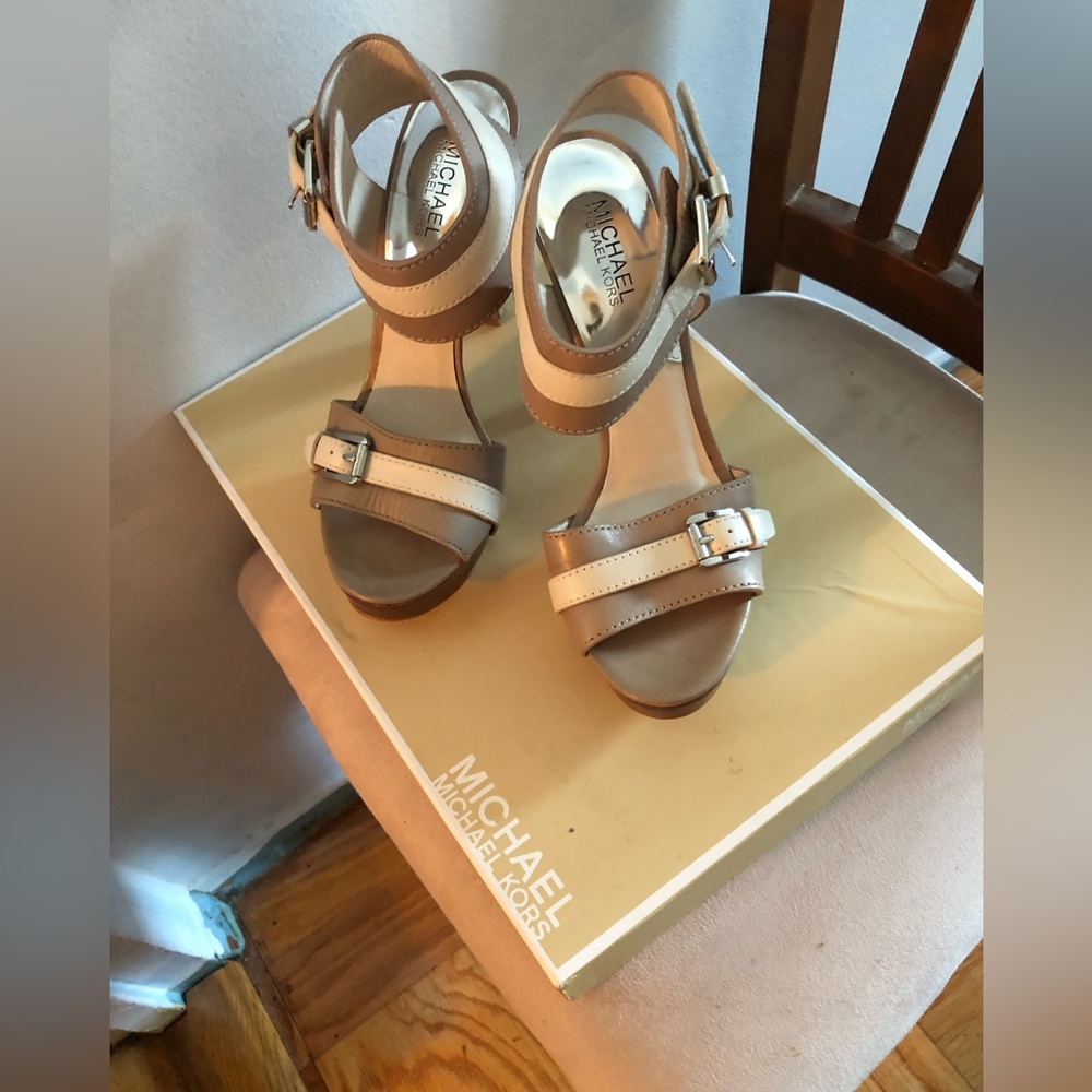 NIB Stunning Michael Kors Grace Ankle Strap Platform Heels, size 8.5
